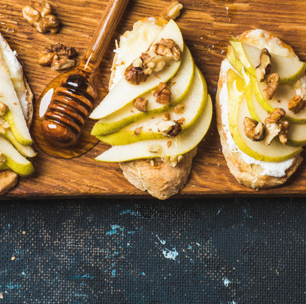 Pane di segale con ricotta cannella e noci