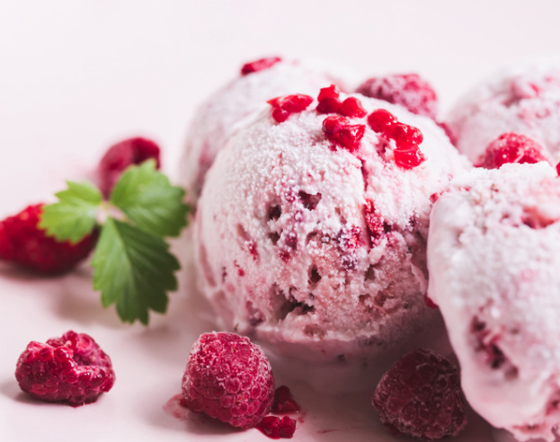 Gelato alla ricotta e lamponi